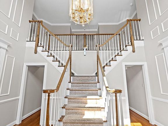 3rd image of 10 Equestrian Cir