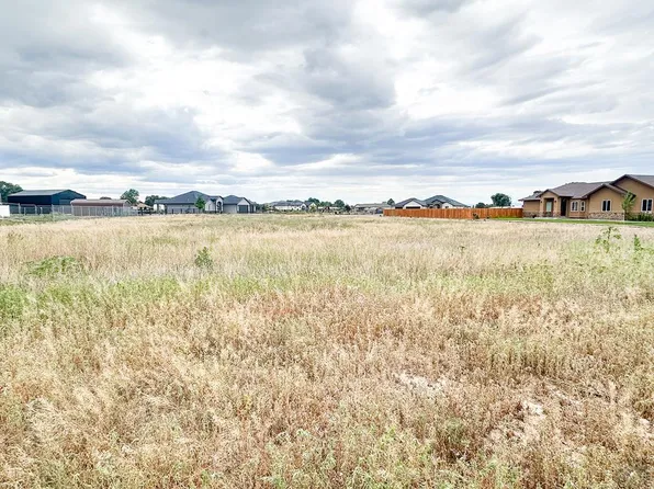 735 Mullins Ln, Pueblo, CO 81006