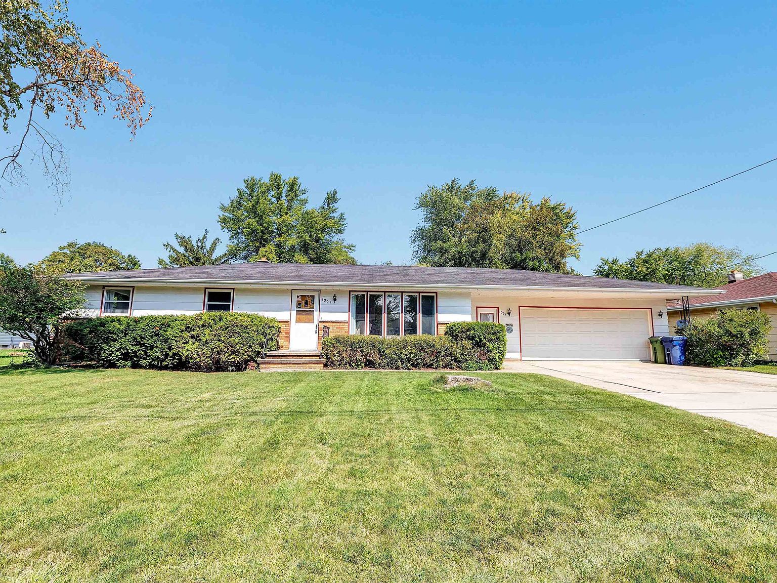 1064 Main St, Wrightstown, WI 54180 Zillow