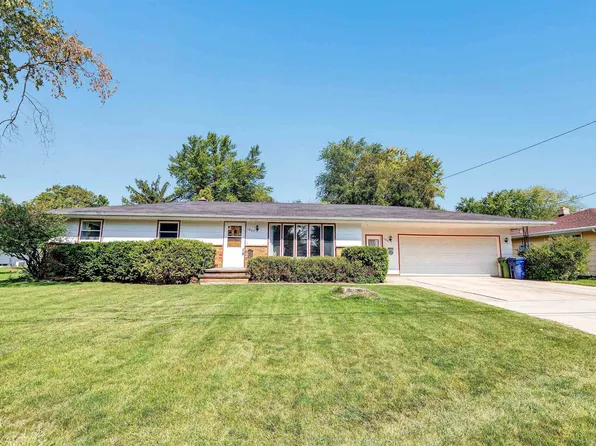 1064 Main St, Wrightstown, WI 54180