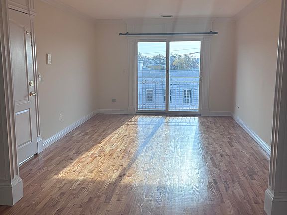 5th image of 166 Lincoln St #2