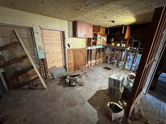 5th image of 4474 Moler St