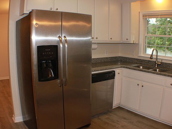 3rd image of 907 Costigan Dr