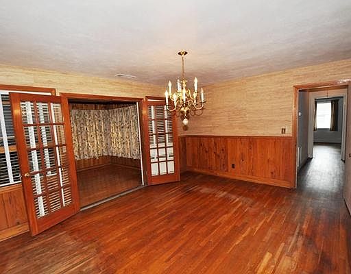 5th image of 5520 Camelot Dr