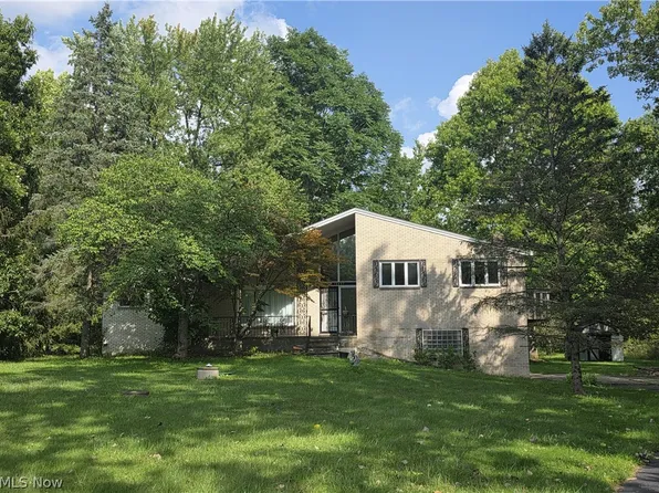 13037 Stratford Trl, Chesterland, OH 44026