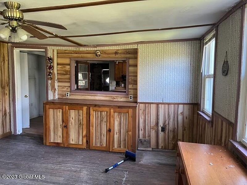 4th image of 1554 Plank Road