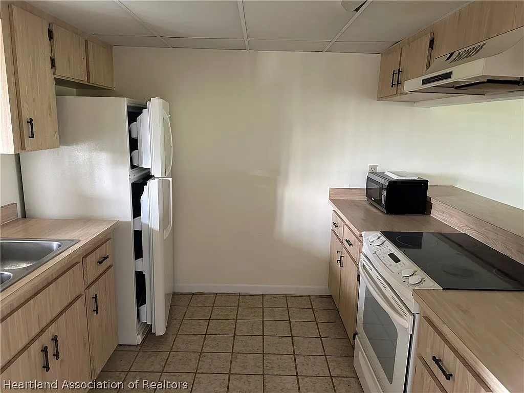 2 bed, 2.0 bath, 952 sqft, $1,300 — Photo 2