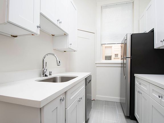 4th image of 1250 Pine St APT 2