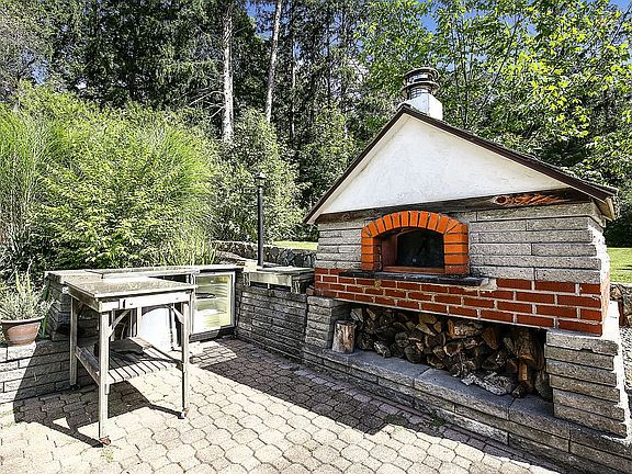 2nd image of 2344 Evergreen St