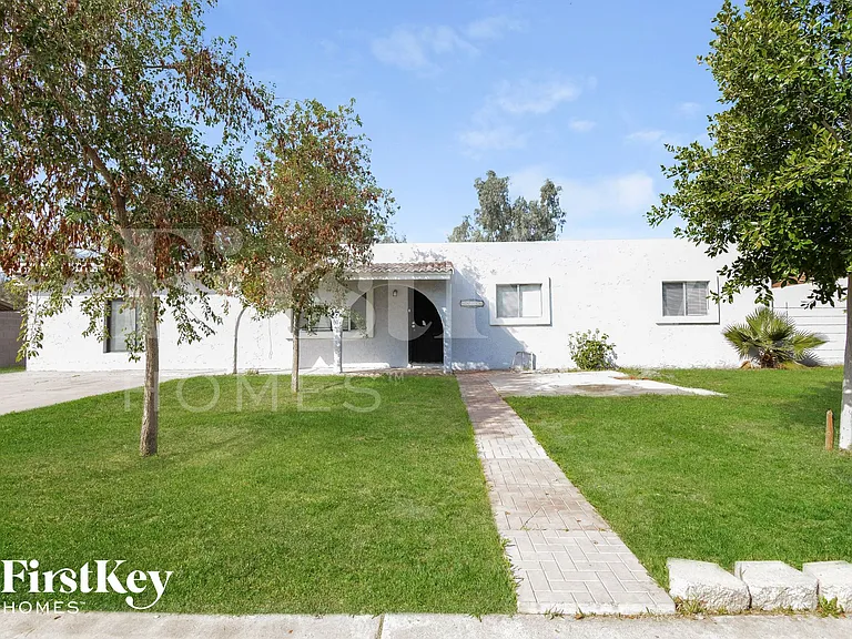 18216 N 24th Dr — Photo 1