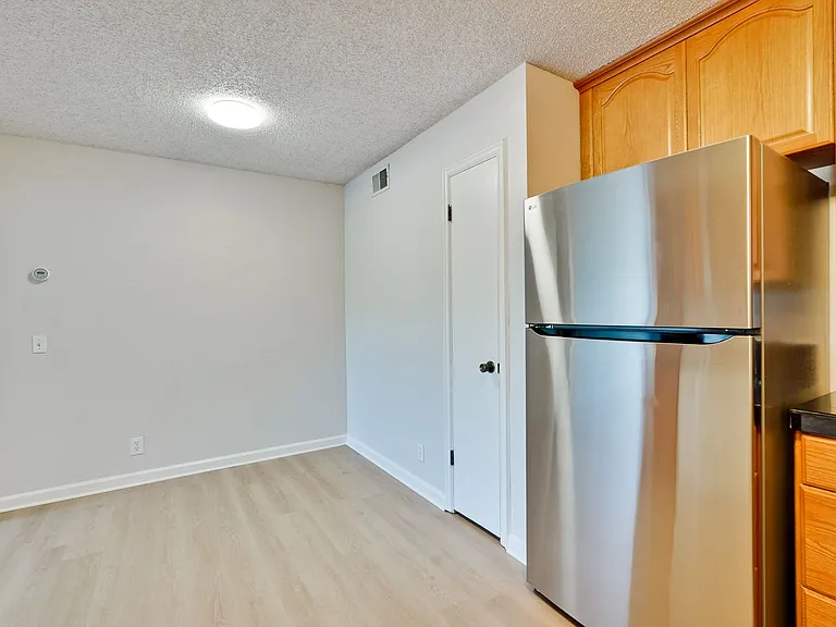781 N Fair Oaks Ave #6 — Photo 11