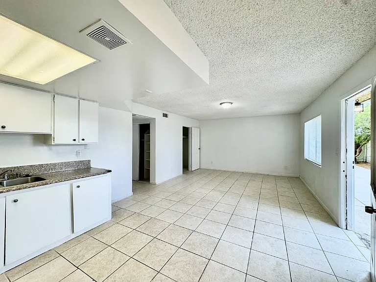 3427 E Cheyenne Ave #B — Photo 19