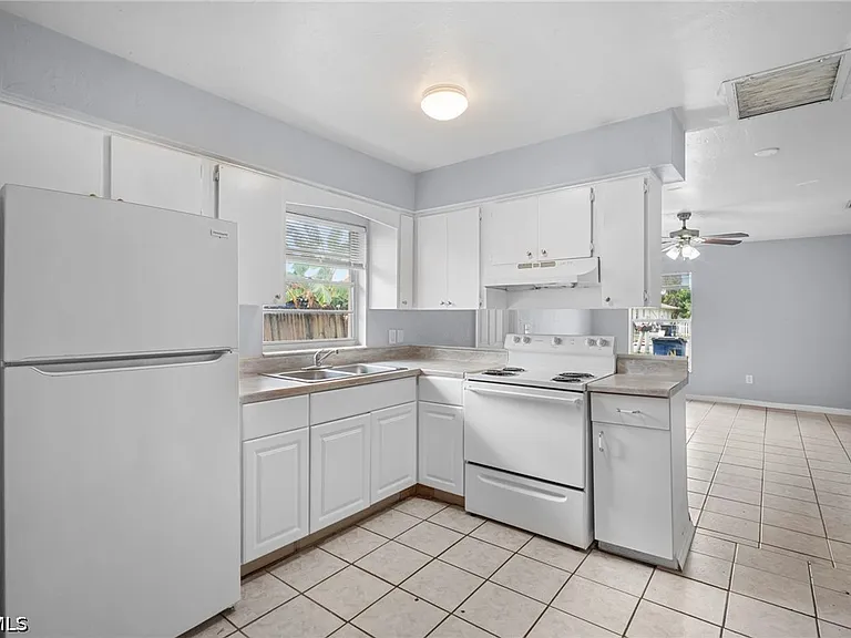 5449 10th Ave — Photo 7
