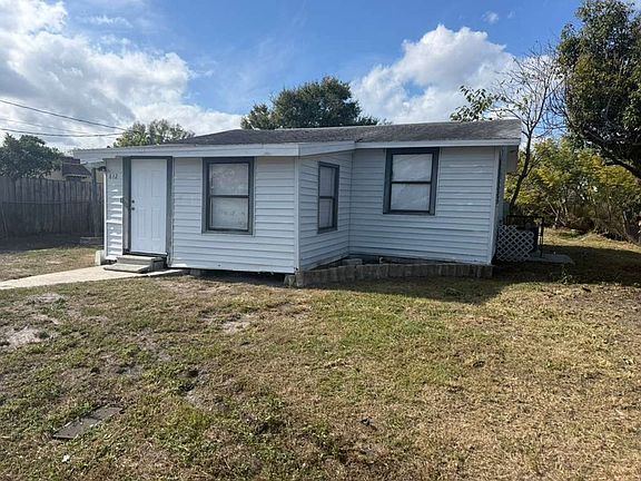 2nd image of 612 Grady Ln