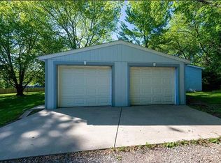 8800 NW Maple Dr, Kansas City, MO 64152