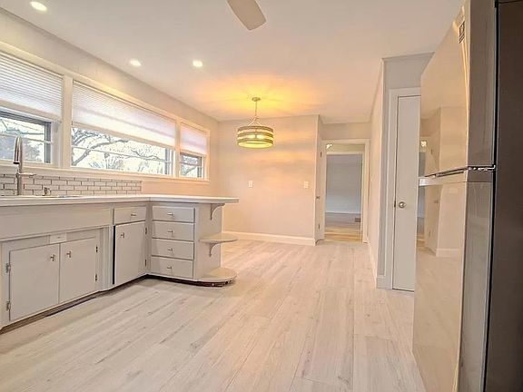 3rd image of 282 Common St #0