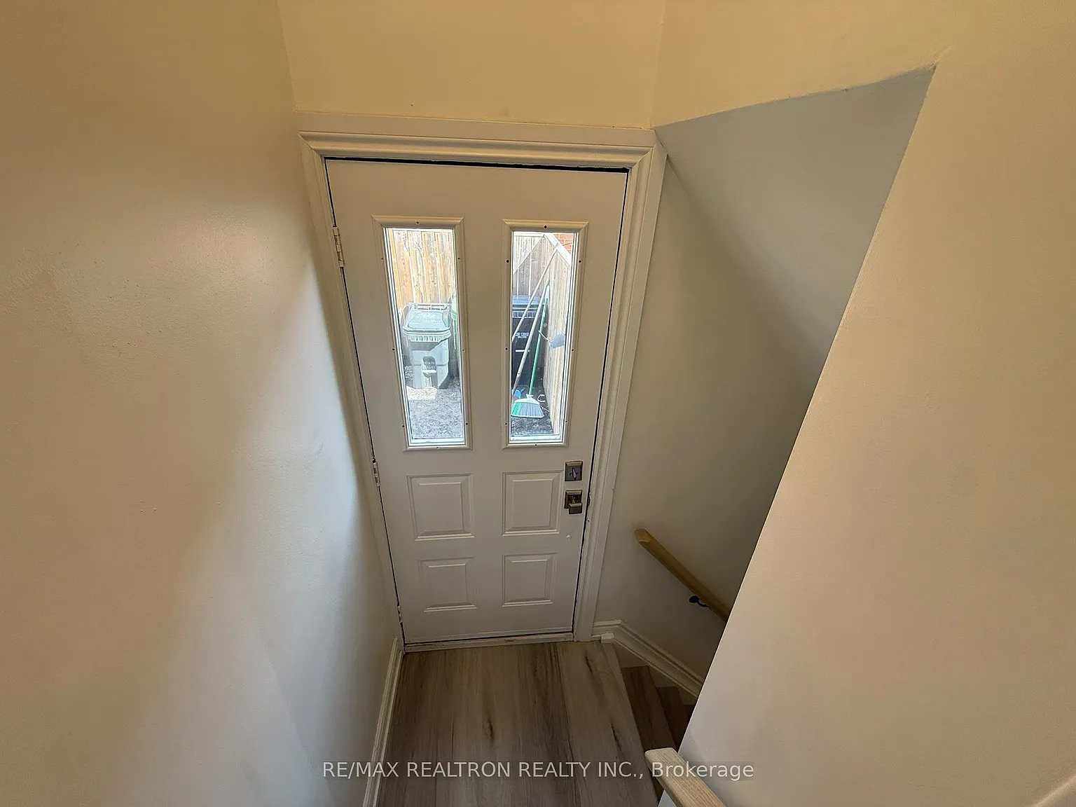 5 bed, $1,999 — Photo 2