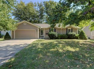 1611 Regency Dr, Kearney, MO 64060