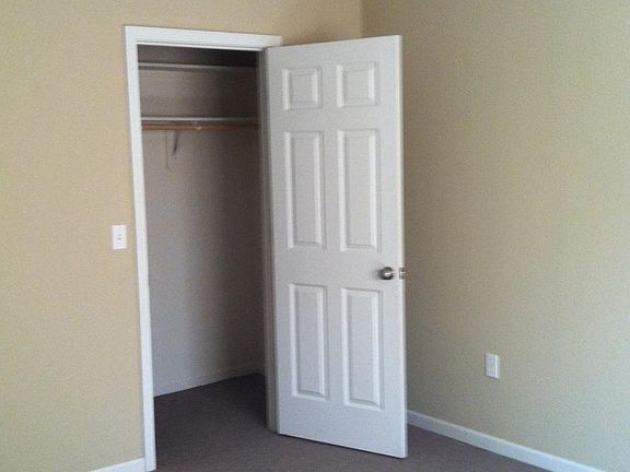 4th image of 104 Logan St