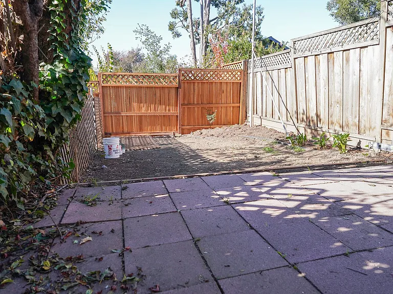 5399 Broadway — Photo 17