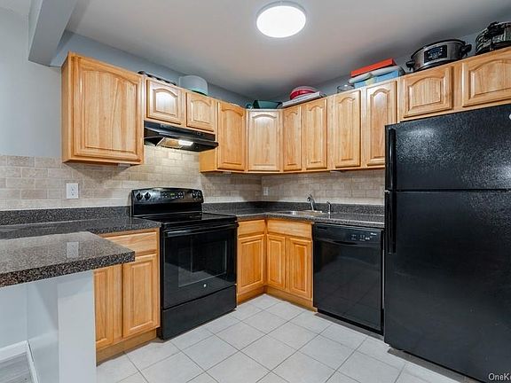 4th image of 18 Patterson Village Ct