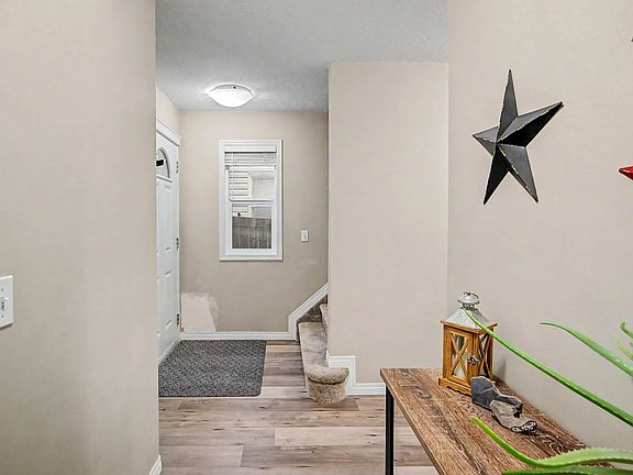 3rd image of 25 Spruce Gardens Cres