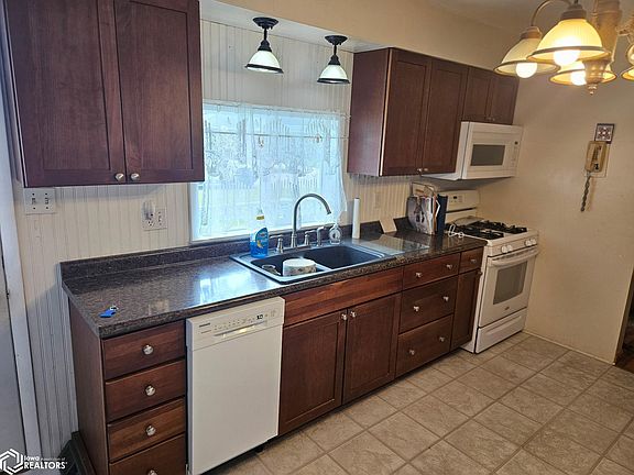 4th image of 103 Kennedy St