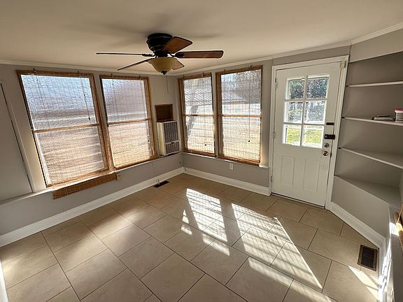 3rd image of 1728 Courtney Ave