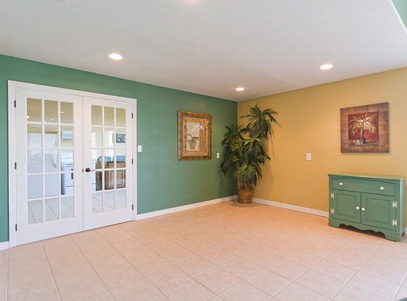 5th image of 20 Bethpage Dr