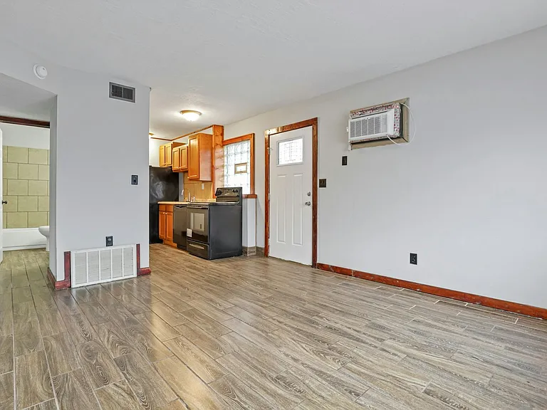 454 E 16th Ave #A — Photo 2