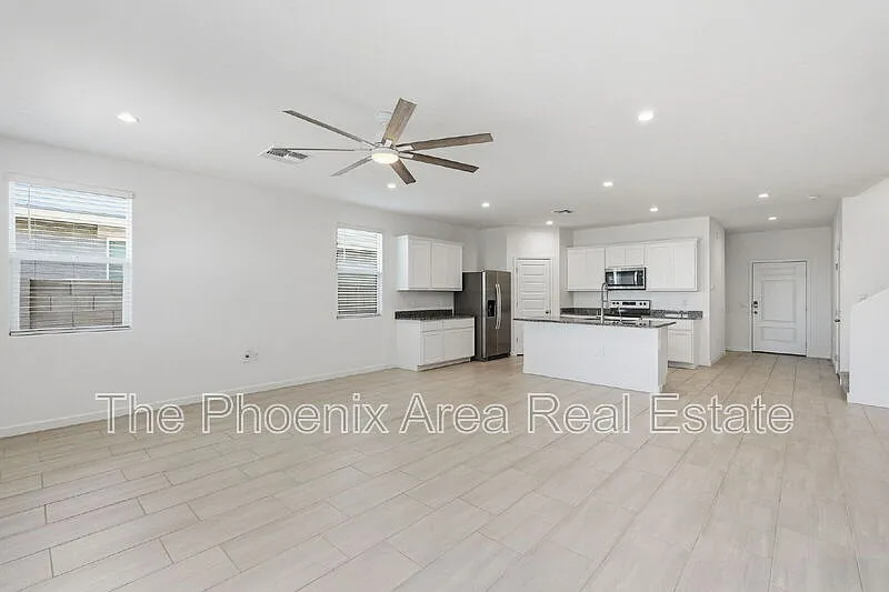4 bed, 2.0 bath, 2490 sqft, $2,495 — Photo 3