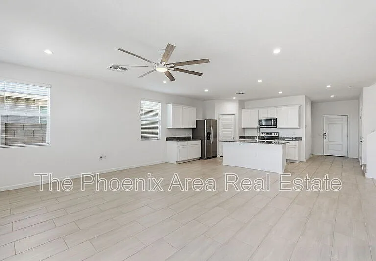2761 W Seaver Ave — Photo 3