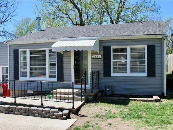 1330 S McCoy St, Independence, MO 64055