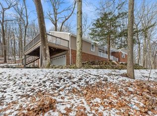 1 Winterwood Rd, Lebanon, NJ 08833