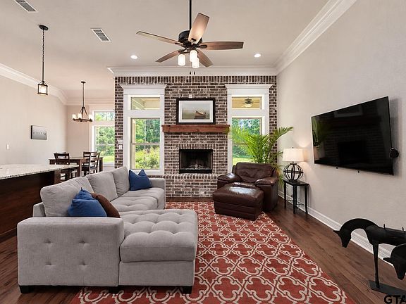4th image of 20851 Lakeview Dr