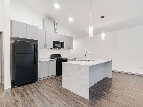 3 Bedroom Vaulted Ceilings