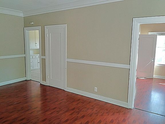 4th image of 4229 Rosewood Ave #1