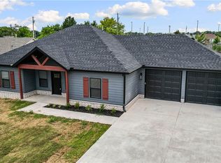 607 6th Ave, Gravette, AR 72736