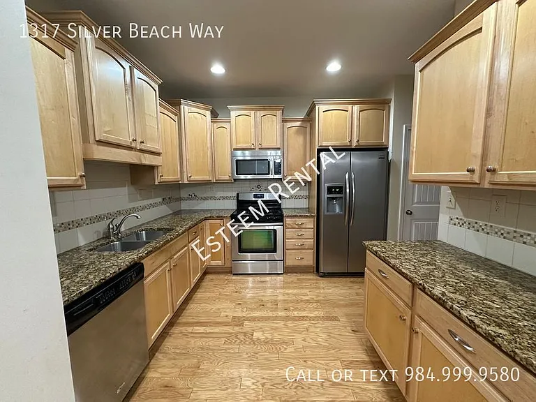 1317 Silver Beach Way — Photo 9