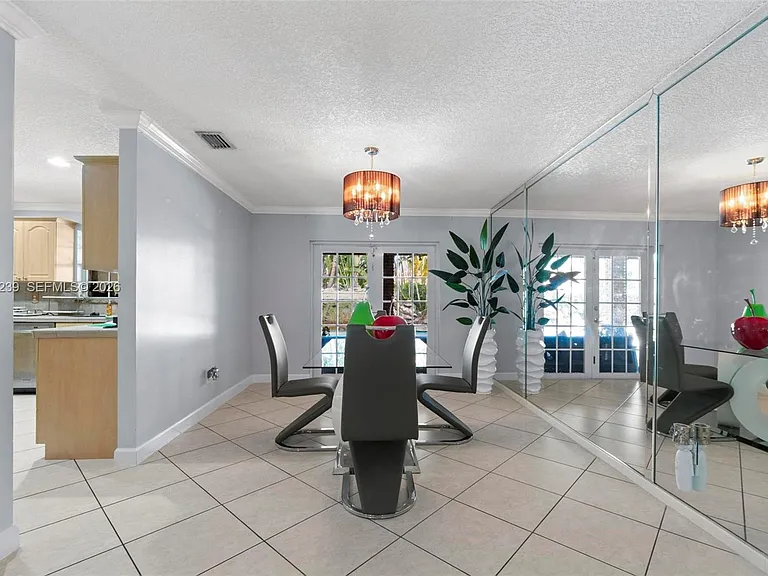 14012 SW 38th Ter — Photo 11