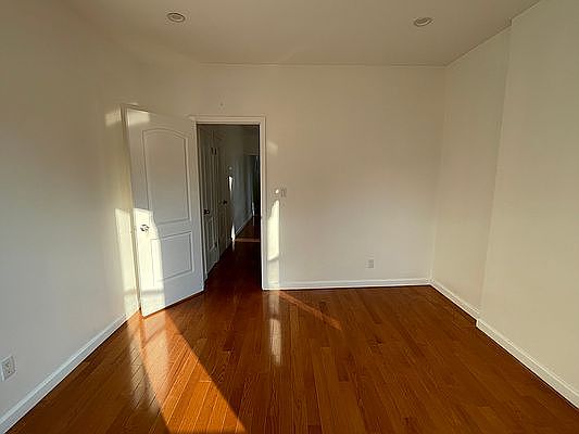 5th image of 203 E 94th St #4E