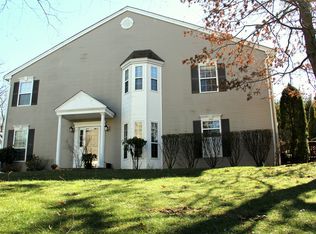 555 Adirondack Ct, Mahwah, NJ 07430