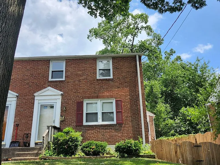 332 Marsh Ln — Photo 2