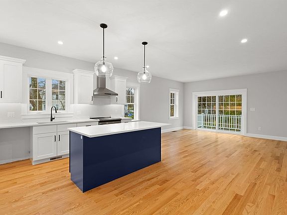 3rd image of 37 Leonard St #37
