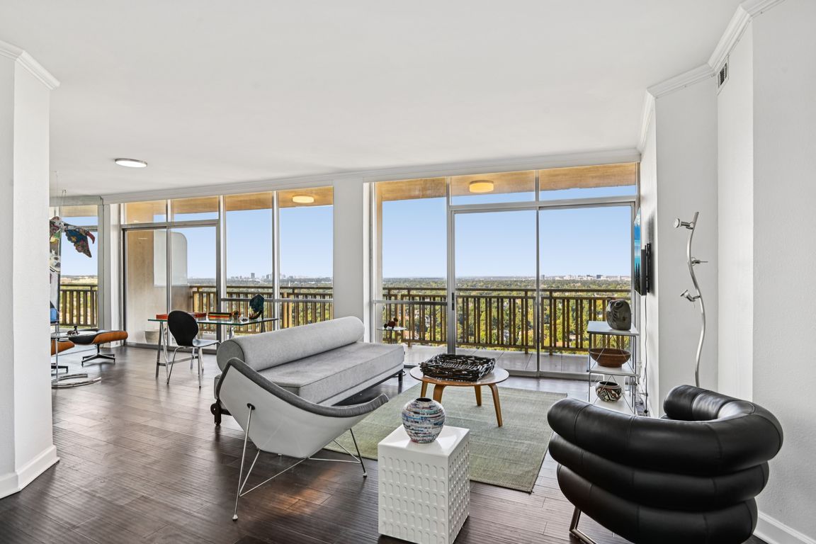 W Northwest Hwy-S0210-001.jpg