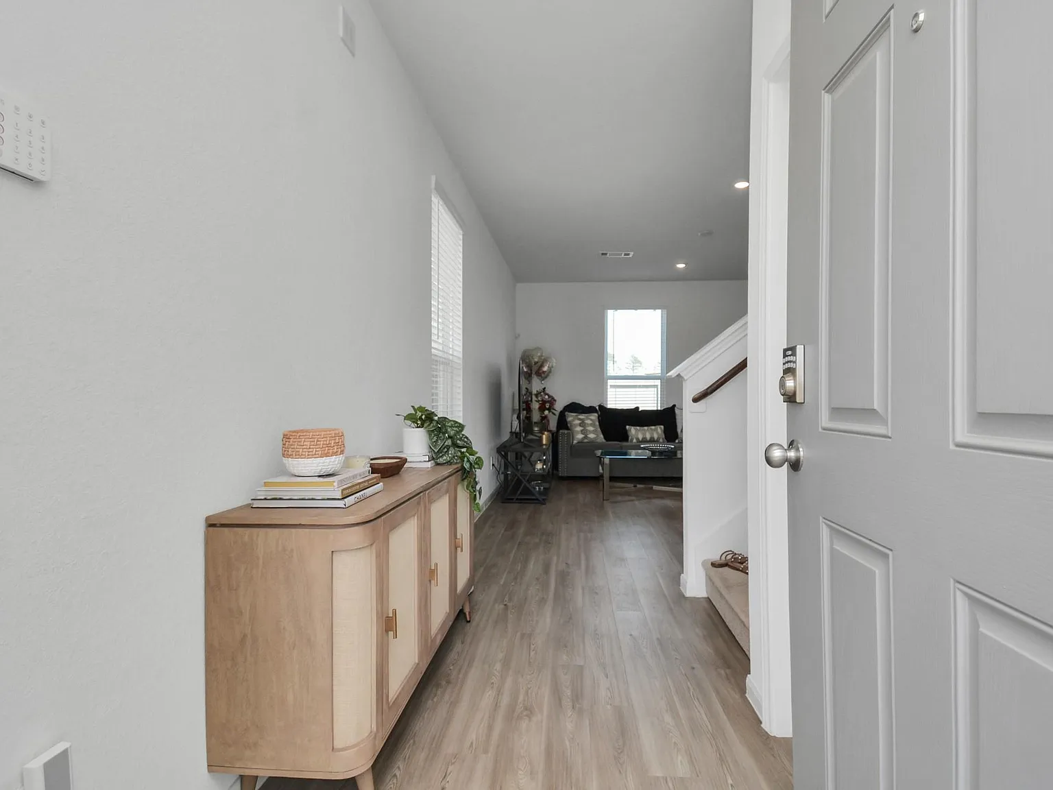 4 bed, 2.5 bath, 1642 sqft, $2,245 — Photo 3