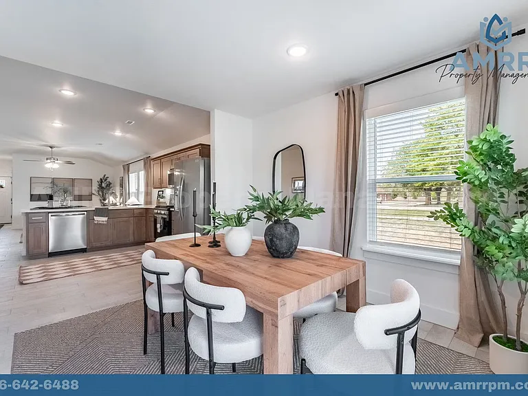 824 S Sparrow St — Photo 5