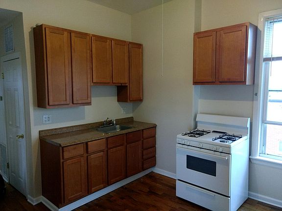 2nd image of 2857 W Polk St #3