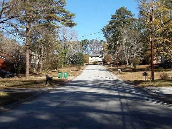 Exterior Neighborhood (street photo)