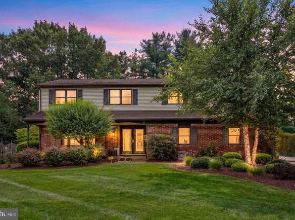 52 Meer Dr, Langhorne, PA 19053